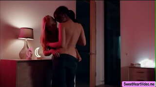 Милфа Сара Ванделла, ниһаять, лижет киску Лив Уайлд