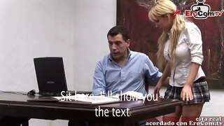 Española de grandes tetas milf cogida en el trabajo