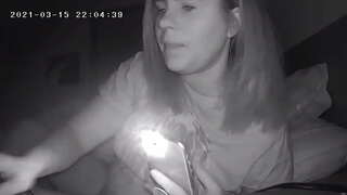 Busty Milf Detwi L &#039; Clit nan Dòmi Kache Cam