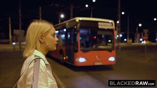 BLACKEDRAW En camino a su casa, ella tomó un desvío para algunos BBC