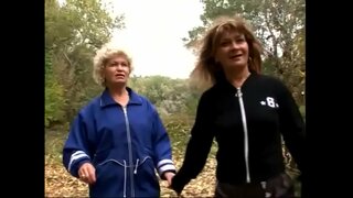 ���ொம்பு முதிர்ச்சியடைந்த முயற்சிக்க வேண்டும் ஒருவருக்கொருவர் அவளது புல்