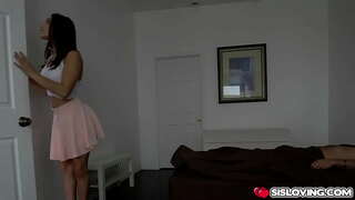 Abella Perigo quer para sentir os seus meios irmãos pau dentro de sua vulva molhada Abella Perigo quer para sentir os seus meios irmãos pau dentro de sua vulva molhada